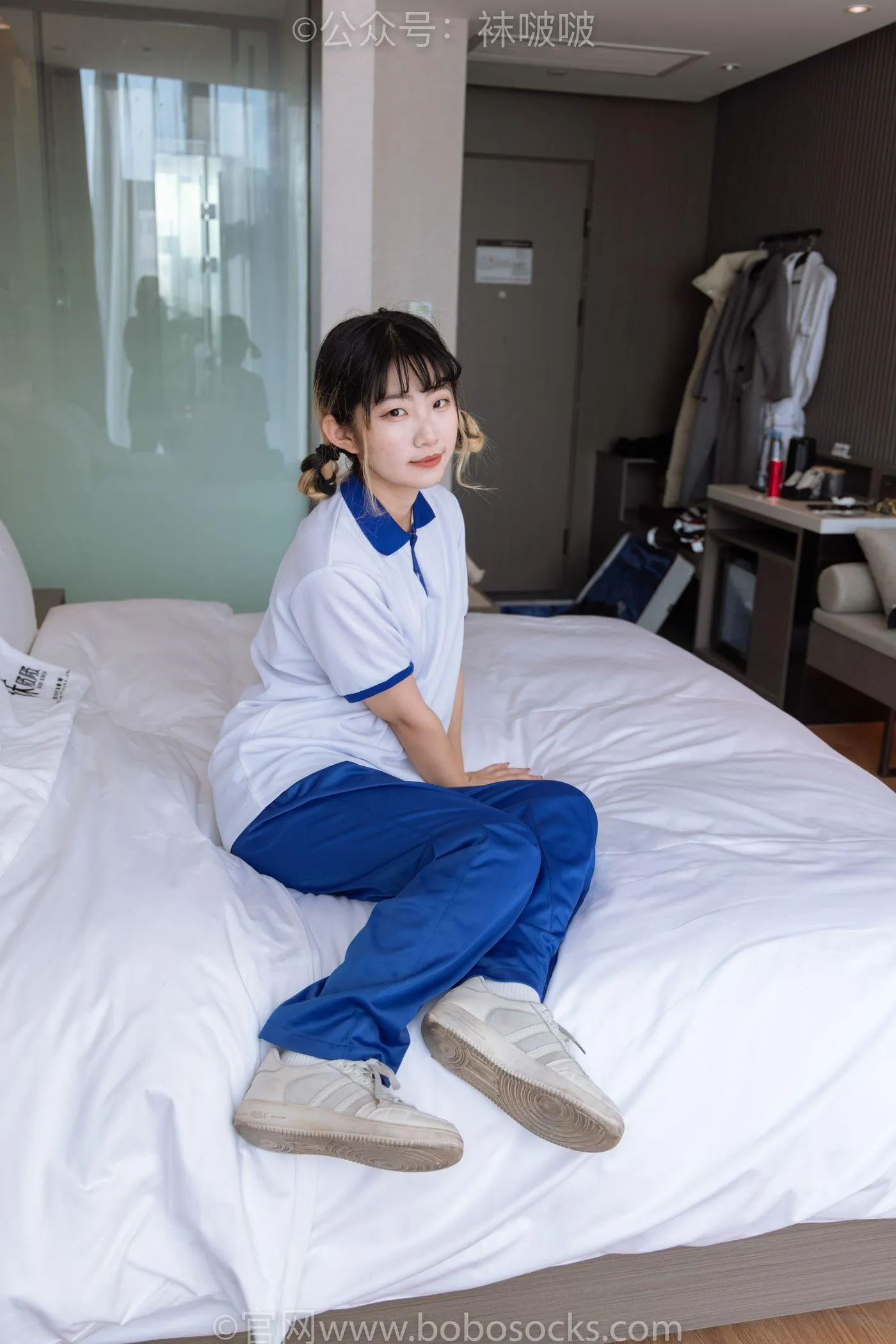 [BoBoSocks袜啵啵]NO.042 砂糖-校服、板鞋、白棉袜、油亮白丝 [139P]插图6